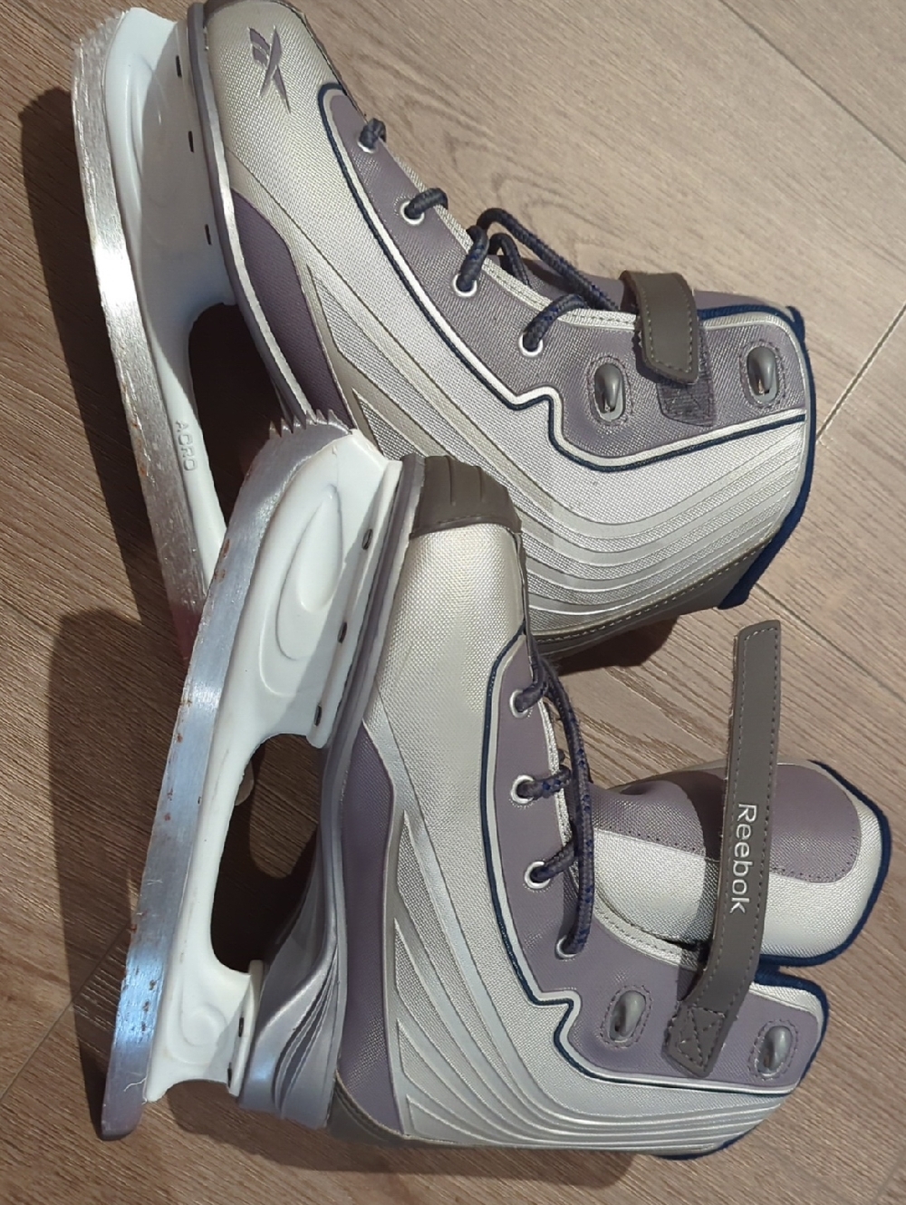 Reebok Gray Women Ice Skates (Size 8)